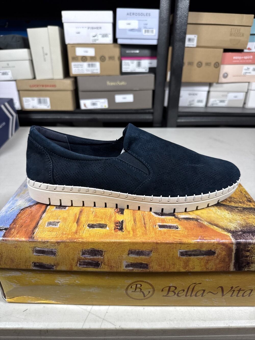 Women's 9.5 Bella Vita Aviana Navy Blue Sneaker New with box